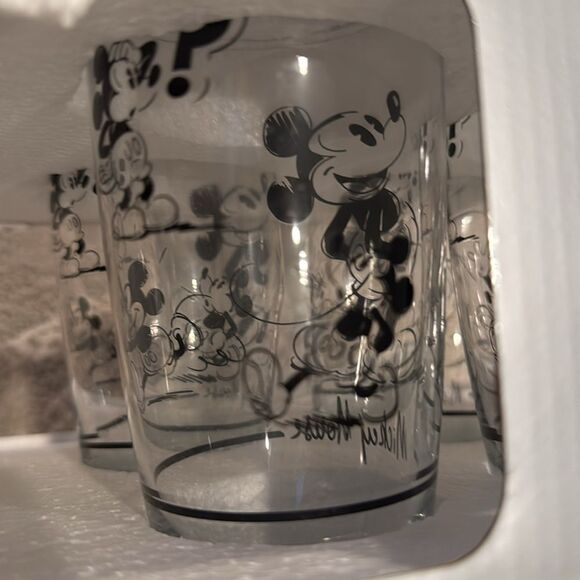 Disney Store Mickey Mouse Signature Glasses, Set of 4 brand new sealed - Picture 3 of 7